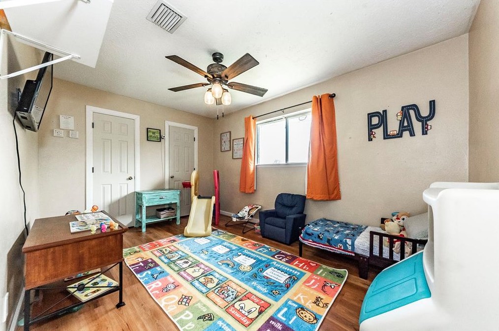 2111 Senate St, Pasadena TX 77502-5652 exterior