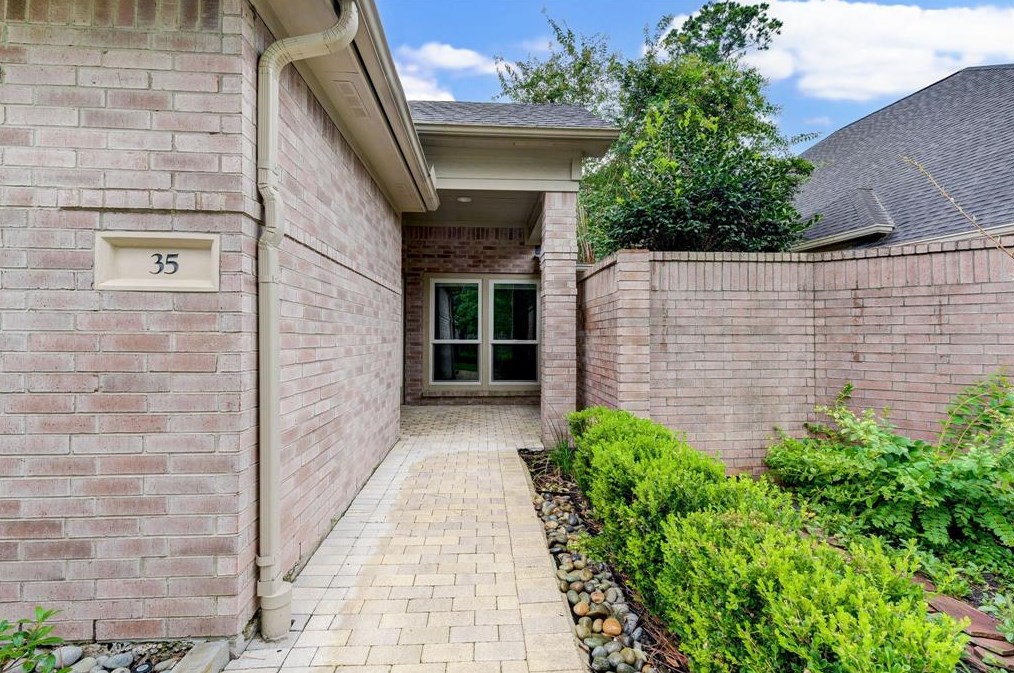 35 Silkbay Pl, Spring TX  77382-1604 exterior