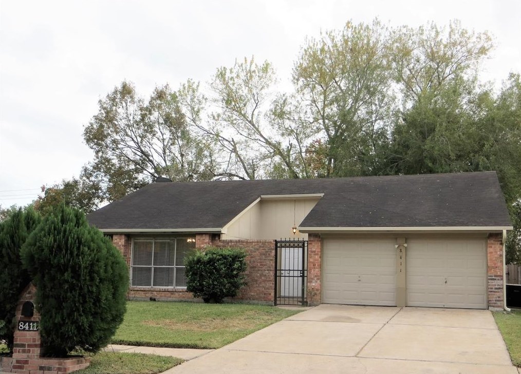 8411 Bird Run Dr, Missouri City, TX 77489