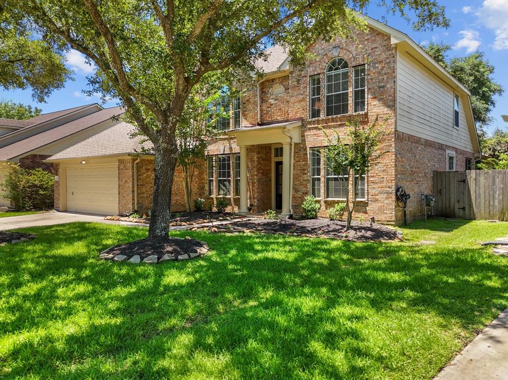 3226 Eaglewood Dr, Pearland, TX 77584
