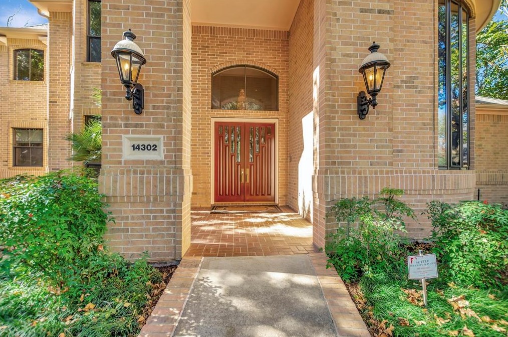 14302 Golf View Trl, Houston, TX 77059-4405