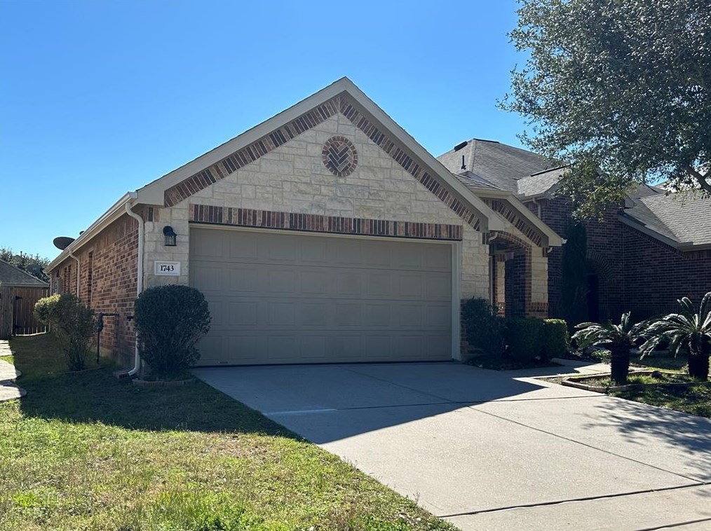 1743 Thornhollow Dr, Houston, TX 77014