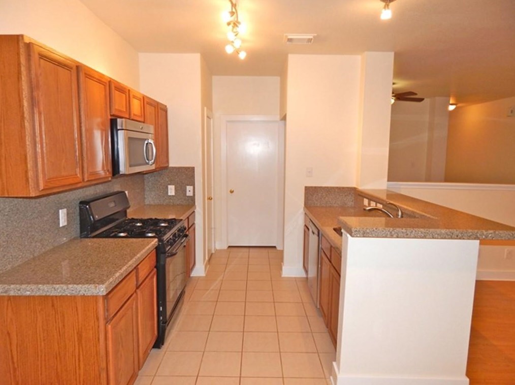804 Lightningbug Ln, Conroe TX  77301-5504 exterior