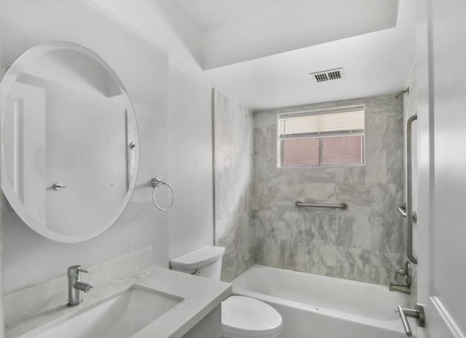 5526 Loch Lomond Dr, Houston TX  77096-2941 exterior