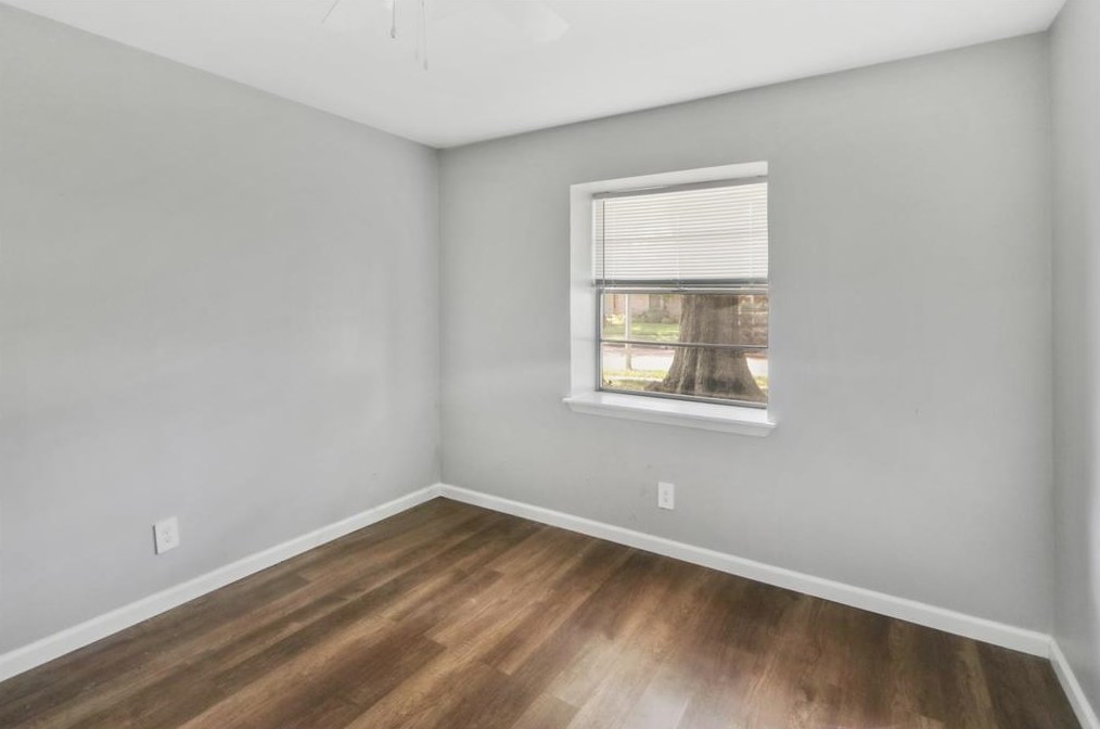 5526 Loch Lomond Dr, Houston, TX 77096-2941