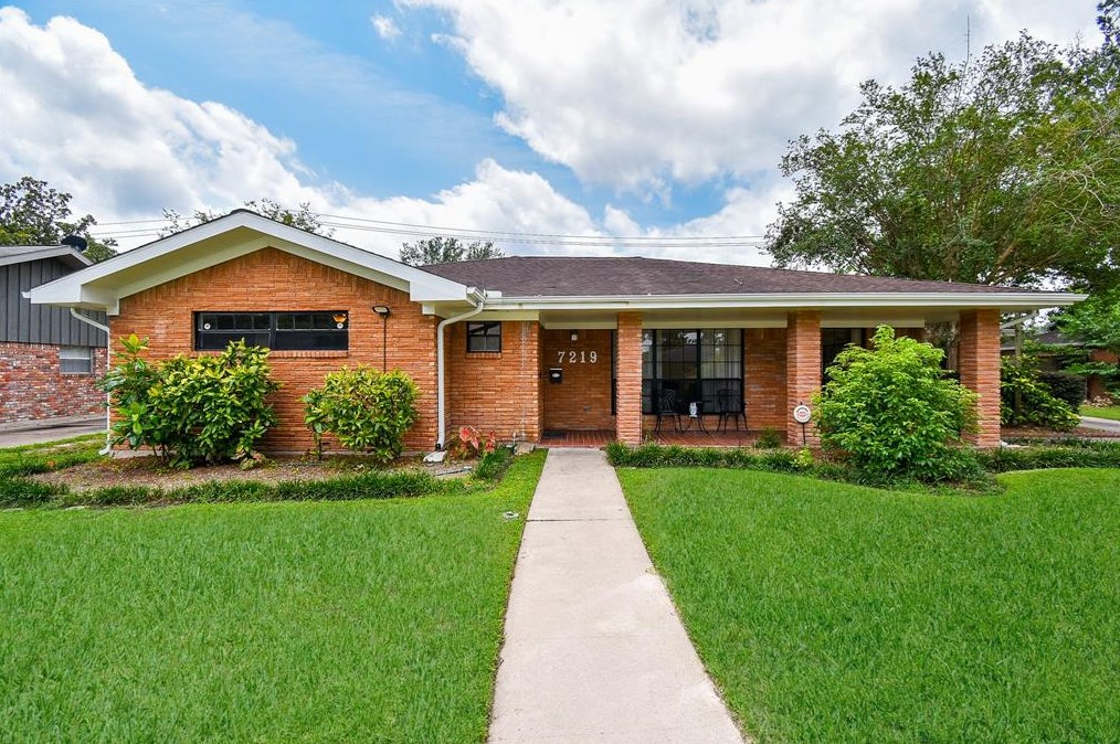 7219 Alderney Dr, Houston, TX 77055