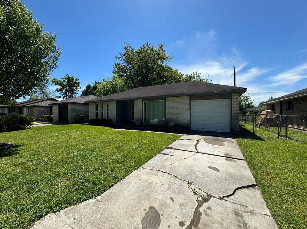 12610 Chiswick Rd, Houston, TX 77047-2006