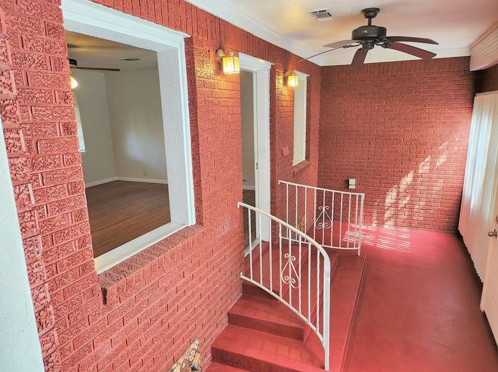 6527 Pinehurst Dr, Houston, TX 77023