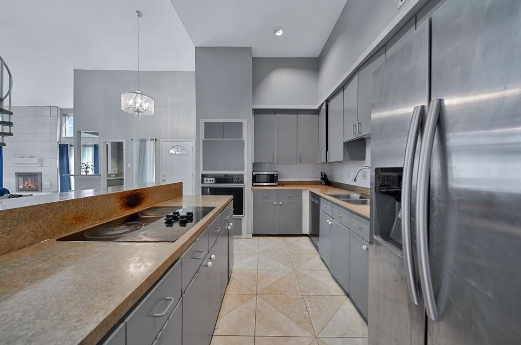 4250 Sun Mdw Dr, Houston TX  77072-1452 exterior
