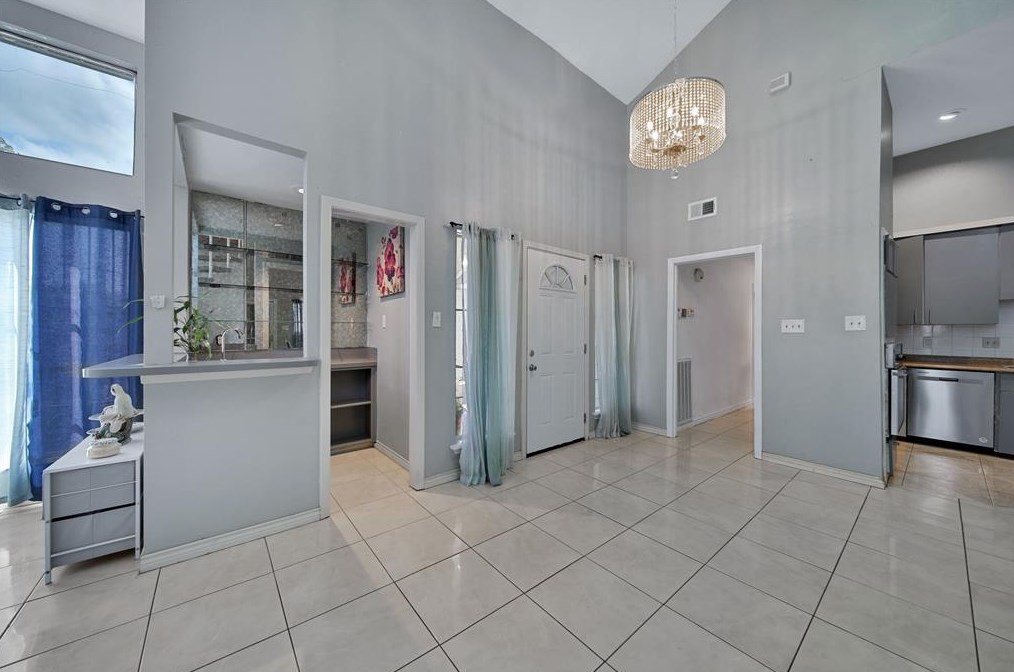 4250 Sun Mdw Dr, Houston TX  77072-1452 exterior