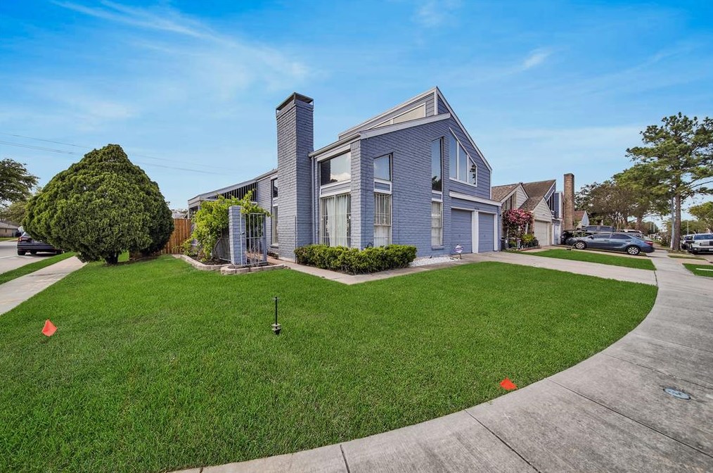 4250 Sun Meadow Dr, Houston, TX 77072-1455