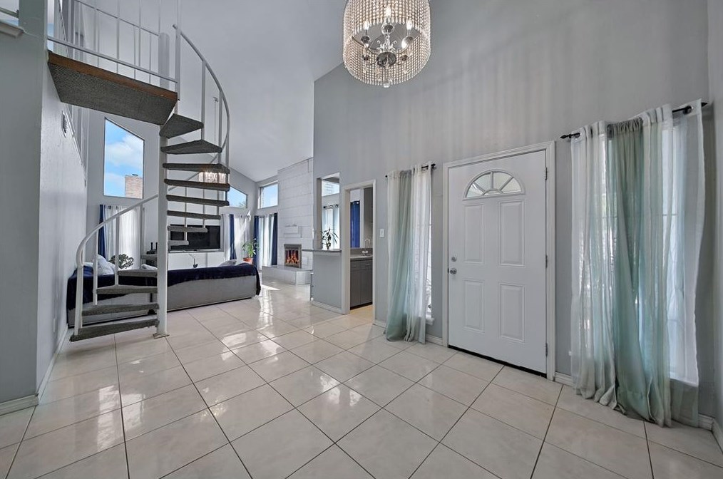 4250 Sun Mdw Dr, Houston TX  77072-1452 exterior