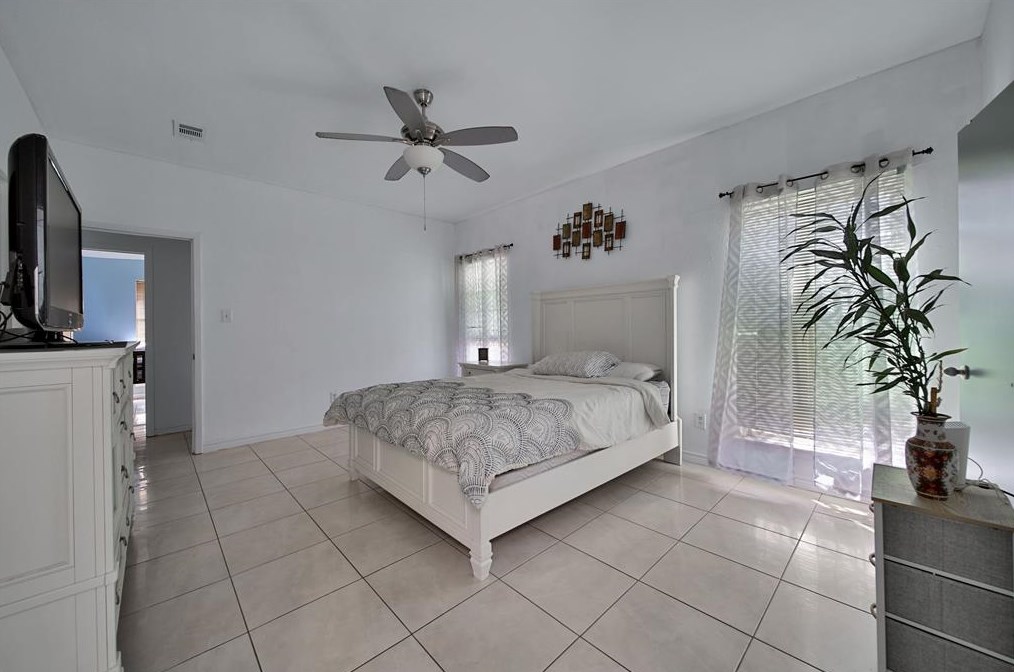 4250 Sun Mdw Dr, Houston TX  77072-1452 exterior
