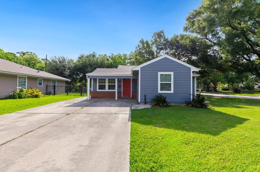 2221 View St, Pasadena, TX 77502-3747