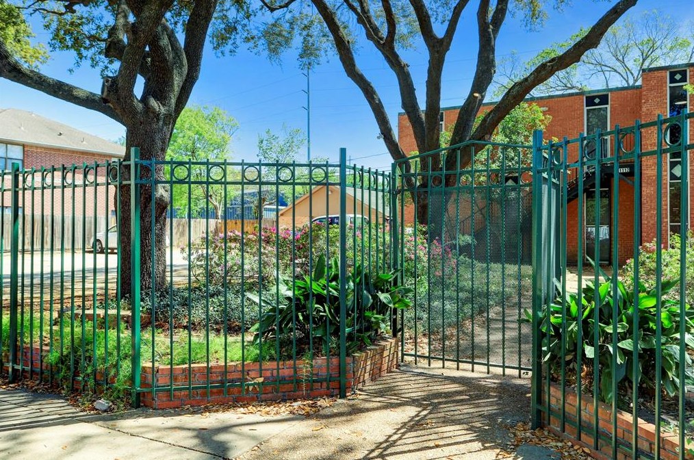 1112 Lawrence St Apt 10, Houston, TX 77008