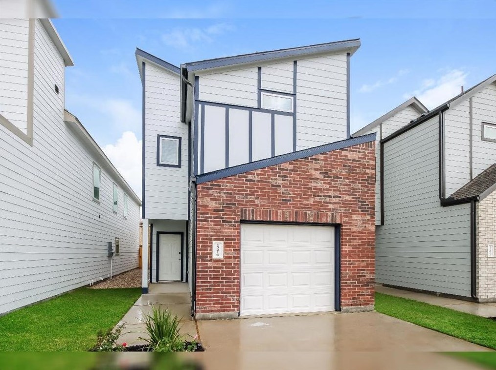 15216 Estrella Ct, Houston, TX 77073-5560