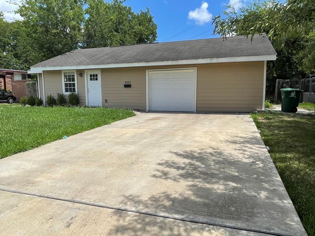 8355 Glencrest St, Houston TX  77061-1915 exterior