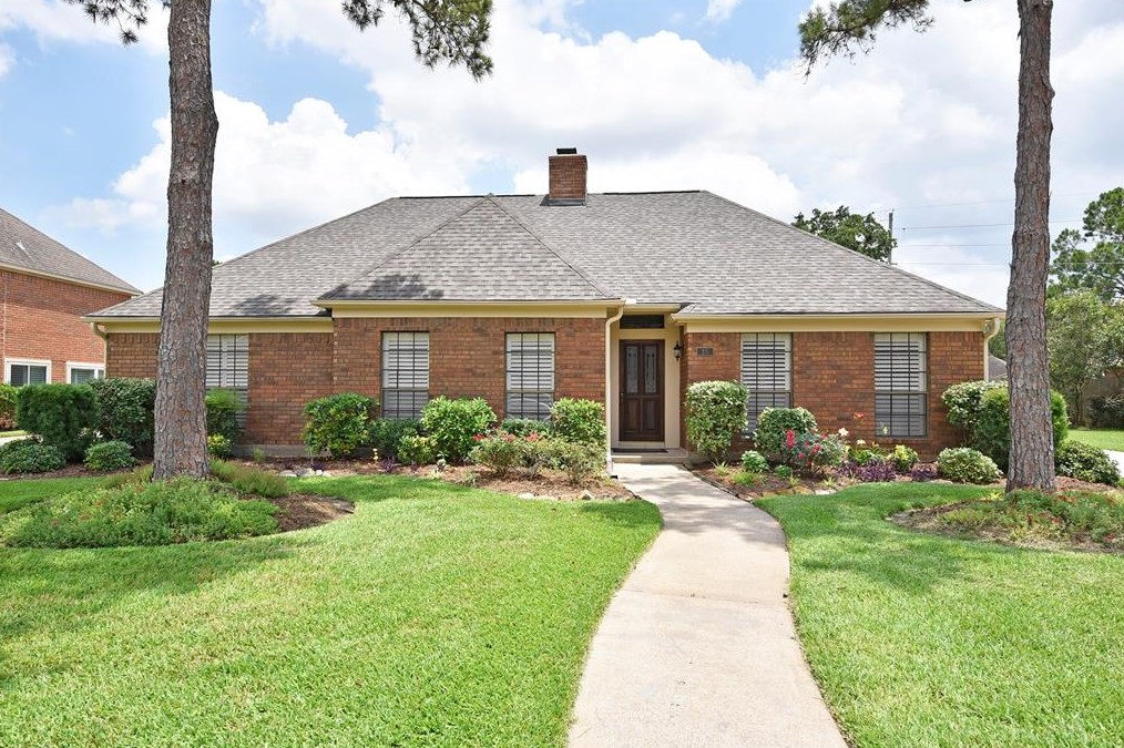 15 Dartmoor St, Sugar Land, TX 77479-2904