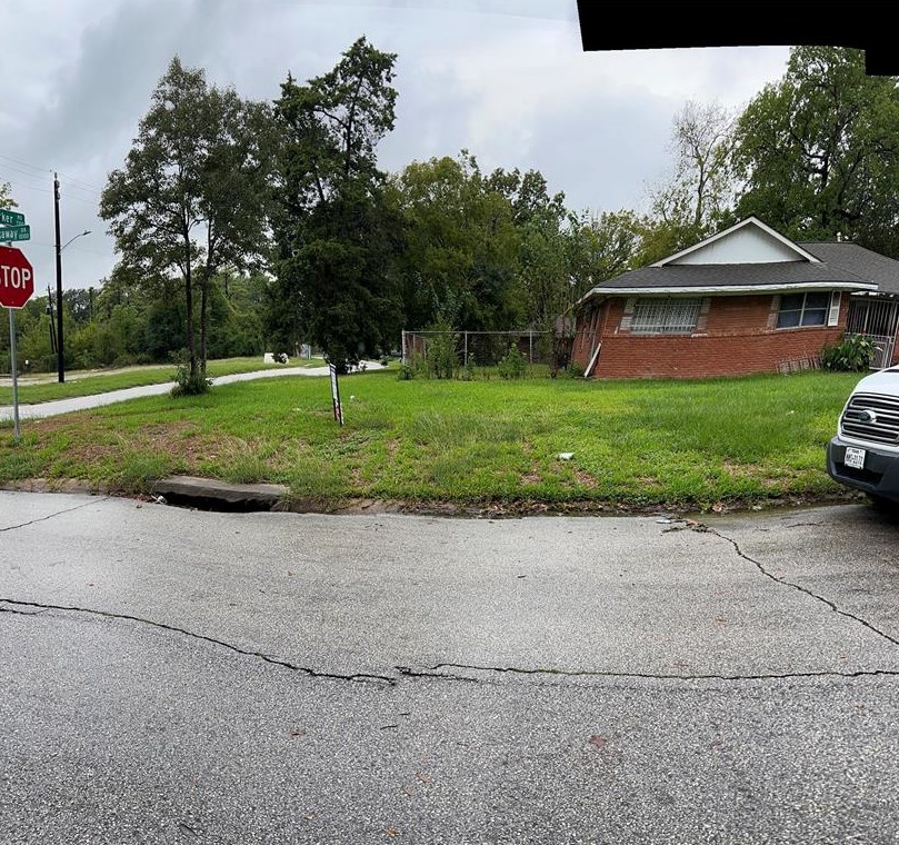 10101 Rockaway Dr, Houston TX  77016-3326 exterior