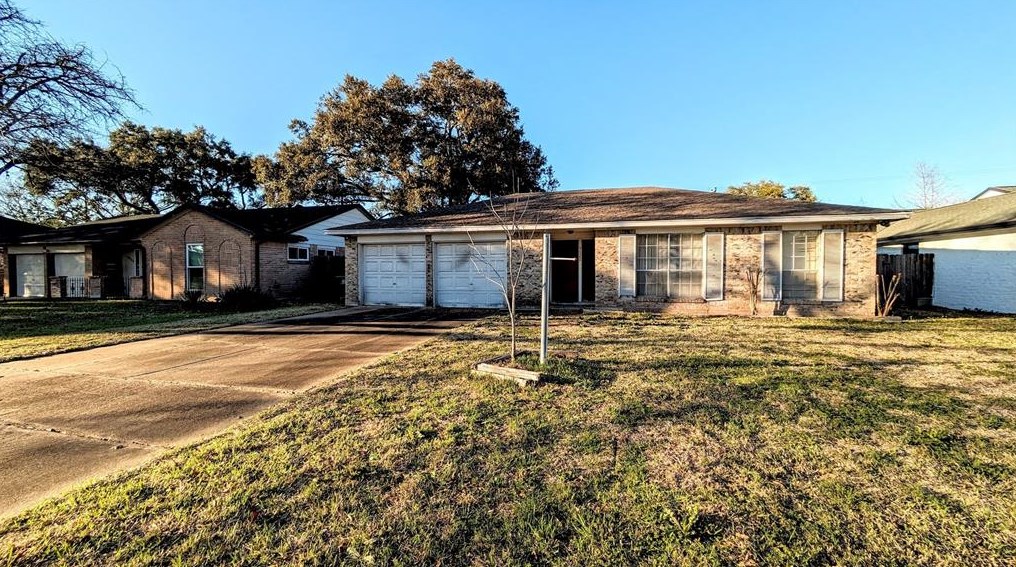 9622 Windswept Ln, Houston, TX 77063