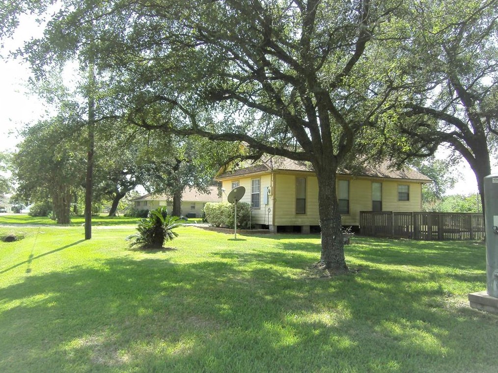 253 Mable St, Baytown, TX 77520-1043