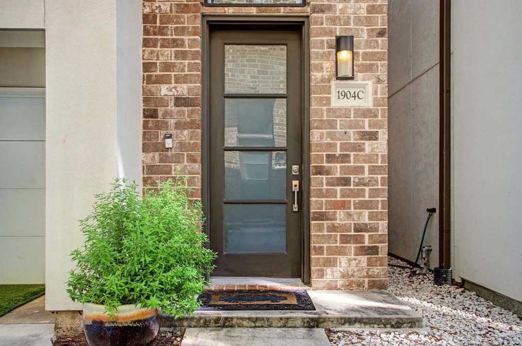 1904 Crockett St, Houston, TX 77007-3902