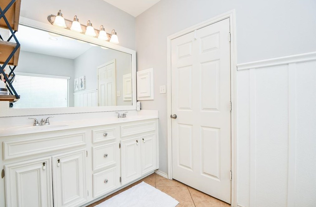 5526 Walnut Gln Ln, Richmond TX 77471-2681 exterior