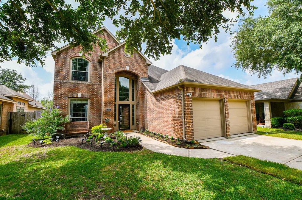 5526 Walnut Gln Ln, Richmond TX 77471-2681 exterior