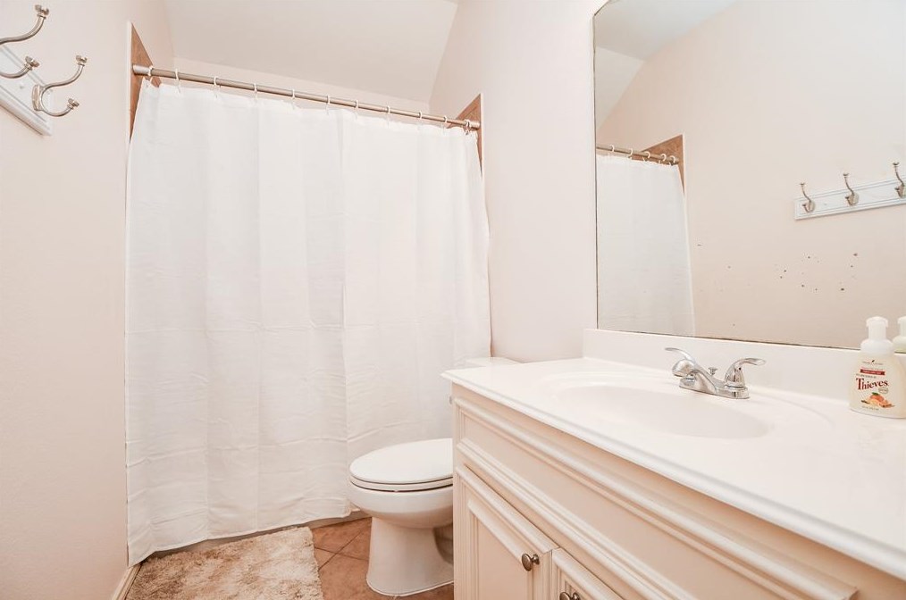 5526 Walnut Gln Ln, Richmond TX 77471-2681 exterior