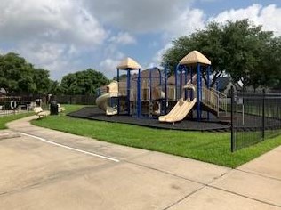 5526 Walnut Gln Ln, Richmond TX 77471-2681 exterior