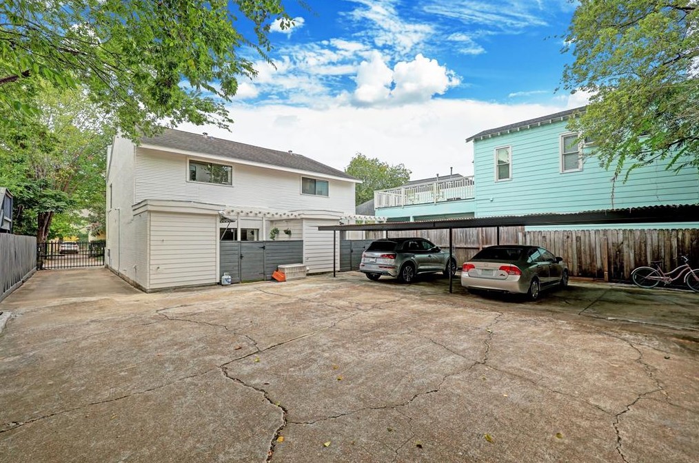 606 Welch, Houston TX  77006-1307 exterior