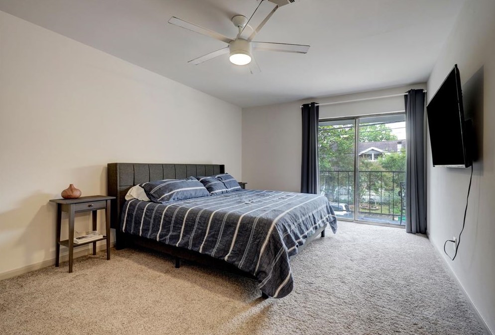 606 Welch, Houston TX  77006-1307 exterior
