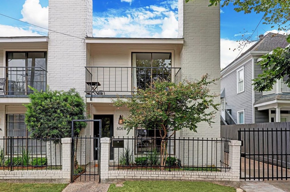 606 Welch St, Houston TX  77006-2128 exterior