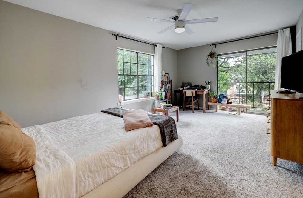 606 Welch, Houston TX  77006-1307 exterior