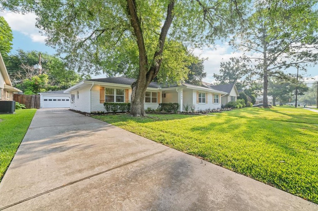 5706 Wigton Dr, Houston, TX 77096-4837