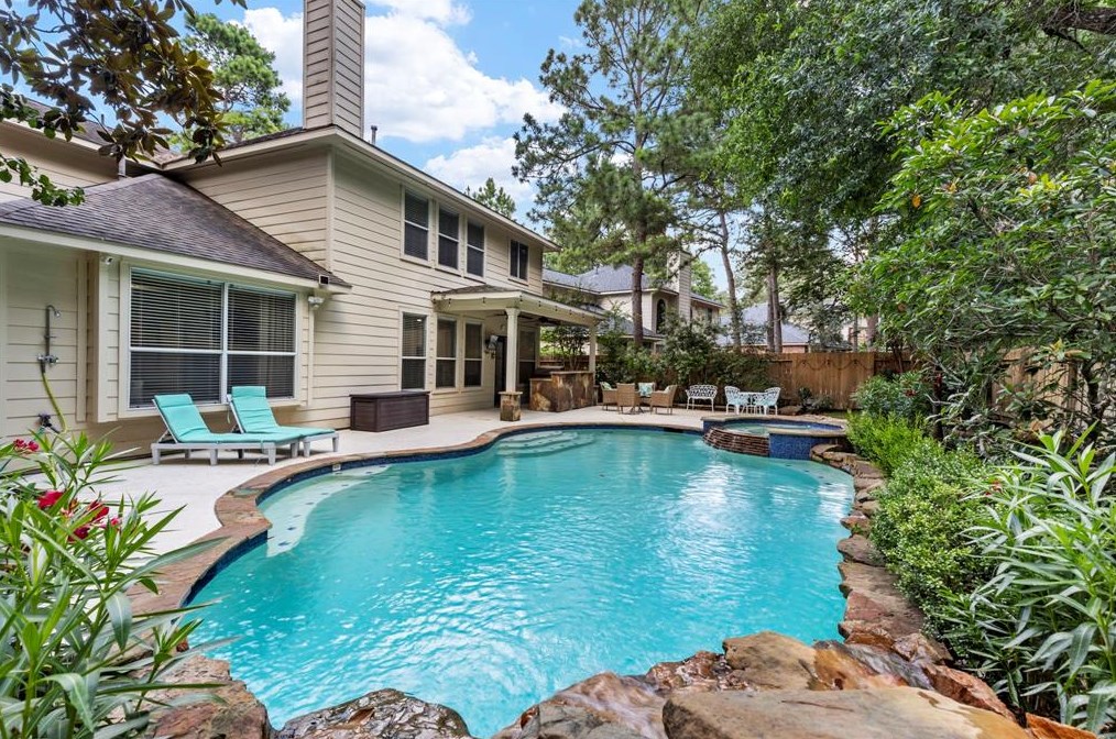 27 Valley Mead Pl, Conroe, TX 77384-3833