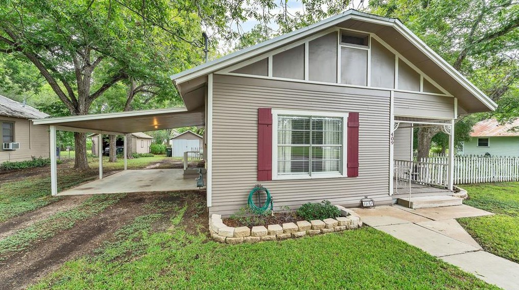 409 N Ave G, Dreyer, TX 77984