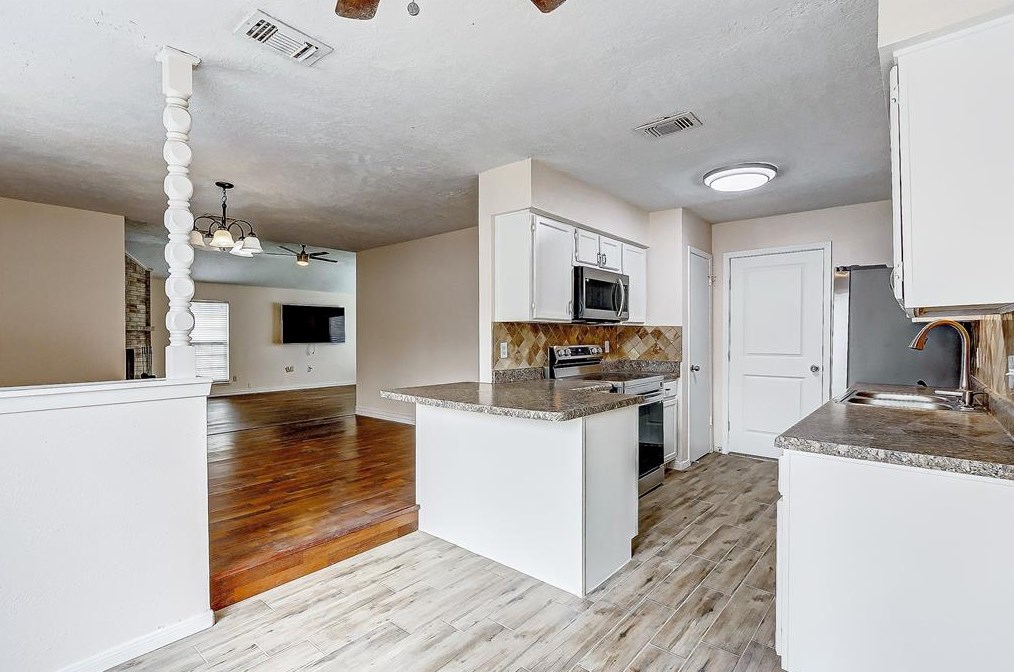 2503 Planters Row, Sugar Land TX  77478-4354 exterior