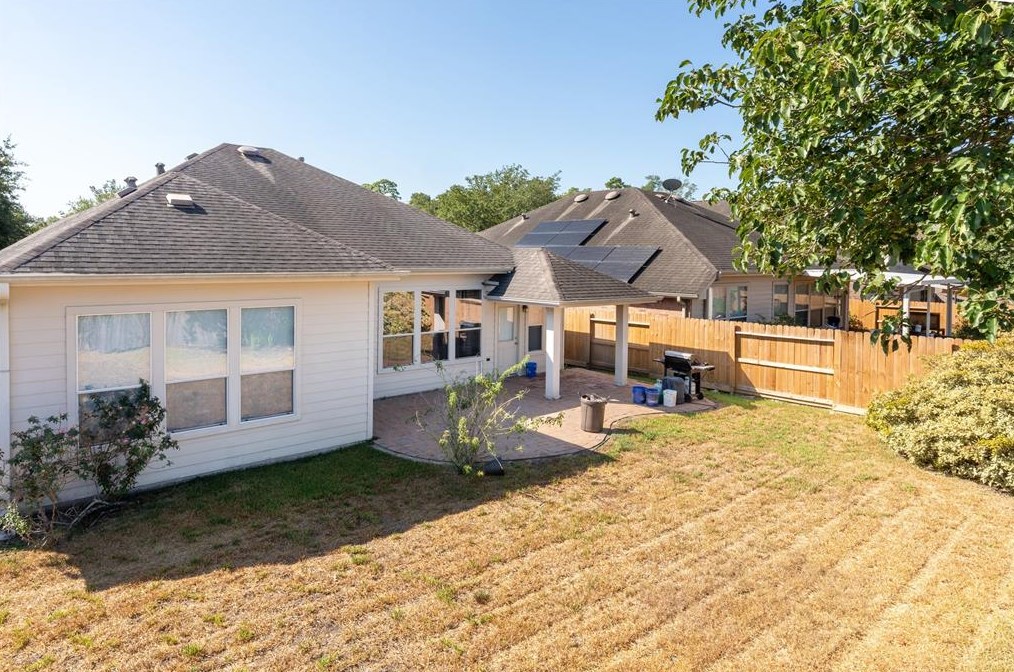 13739 Rolling River Ln, Houston, TX 77044-2050