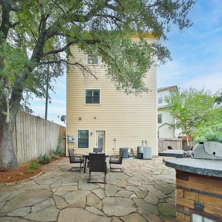 1102 Hempstead Villa Ln, Houston, TX 77008-6048