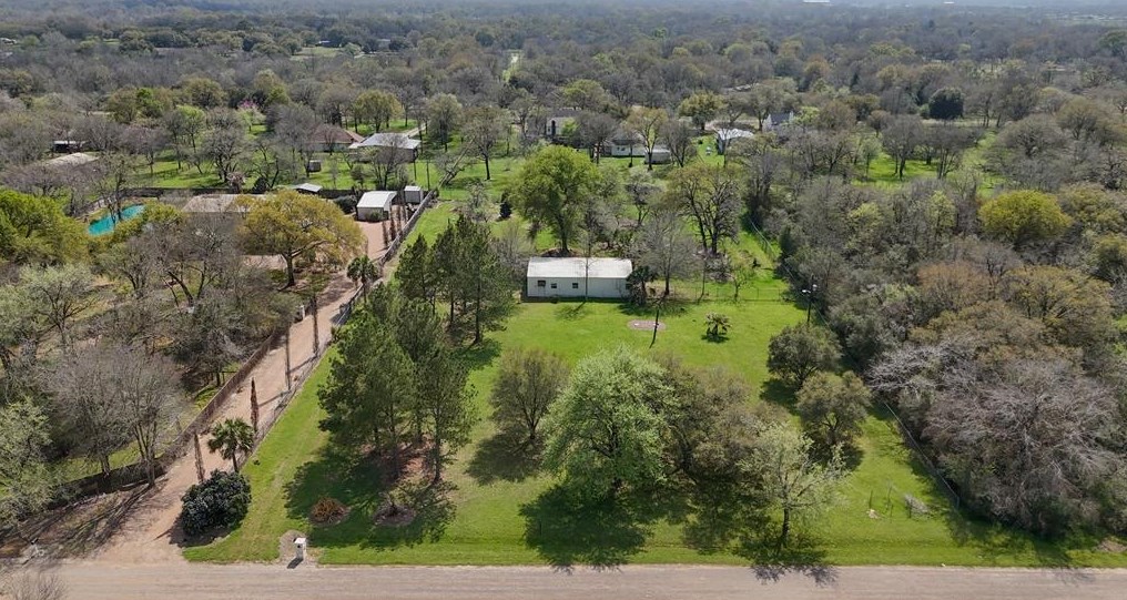 68 Windmill Dr, Hempstead, TX 77445-8120