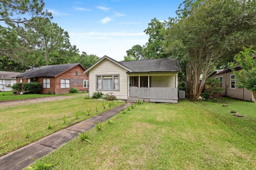 414 N Rockisland St, Angleton, TX 77515