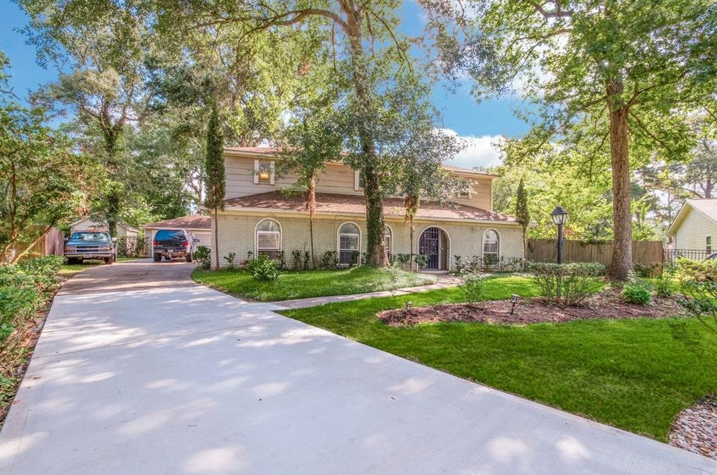 617 Mosswood Dr, Conroe, TX 77302
