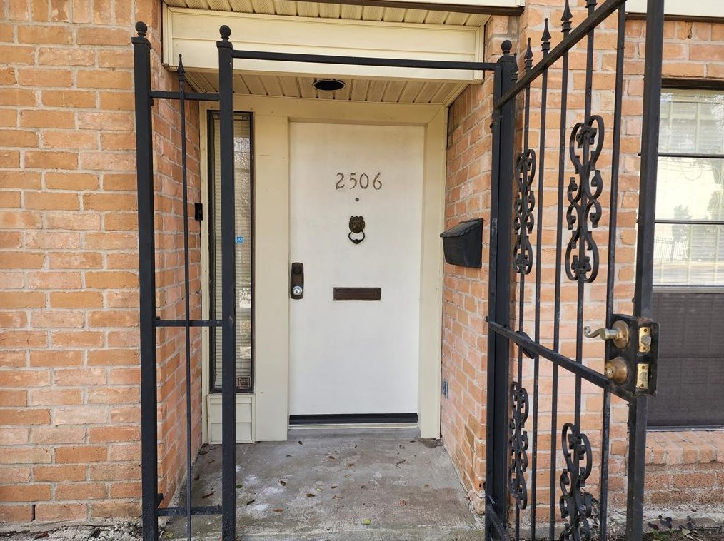 2506 Bering Dr, Houston, TX 77057