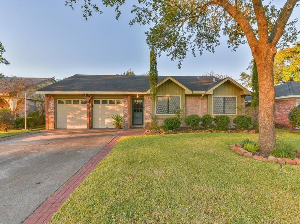 401 Reta Dr, Deer Park, TX 77536