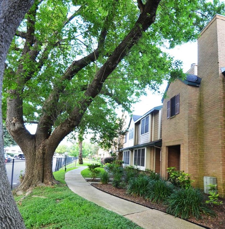 17732 Kings Park Ln, Houston, TX 77058-3120