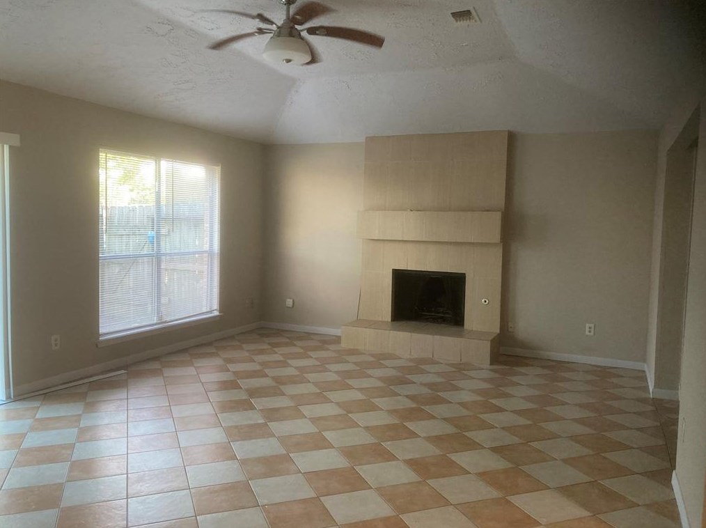 303 Fair Oak Ct, Stafford, TX 77477