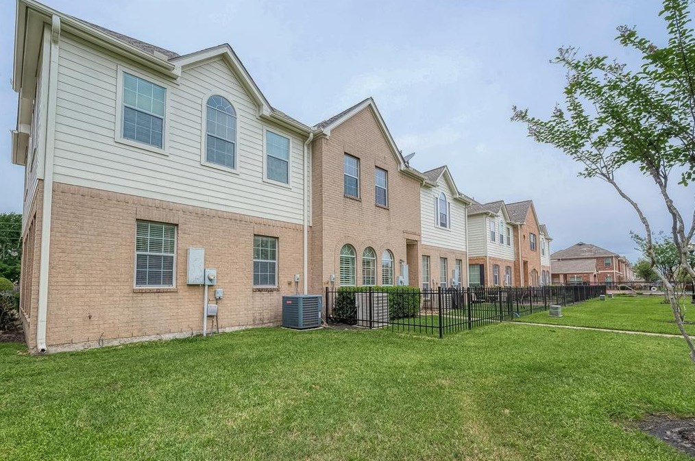 2831 Windy Thicket Ln, Houston, TX 77082