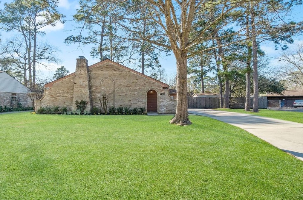 29031 Elmwood Dr, Spring TX  77381-1024 exterior