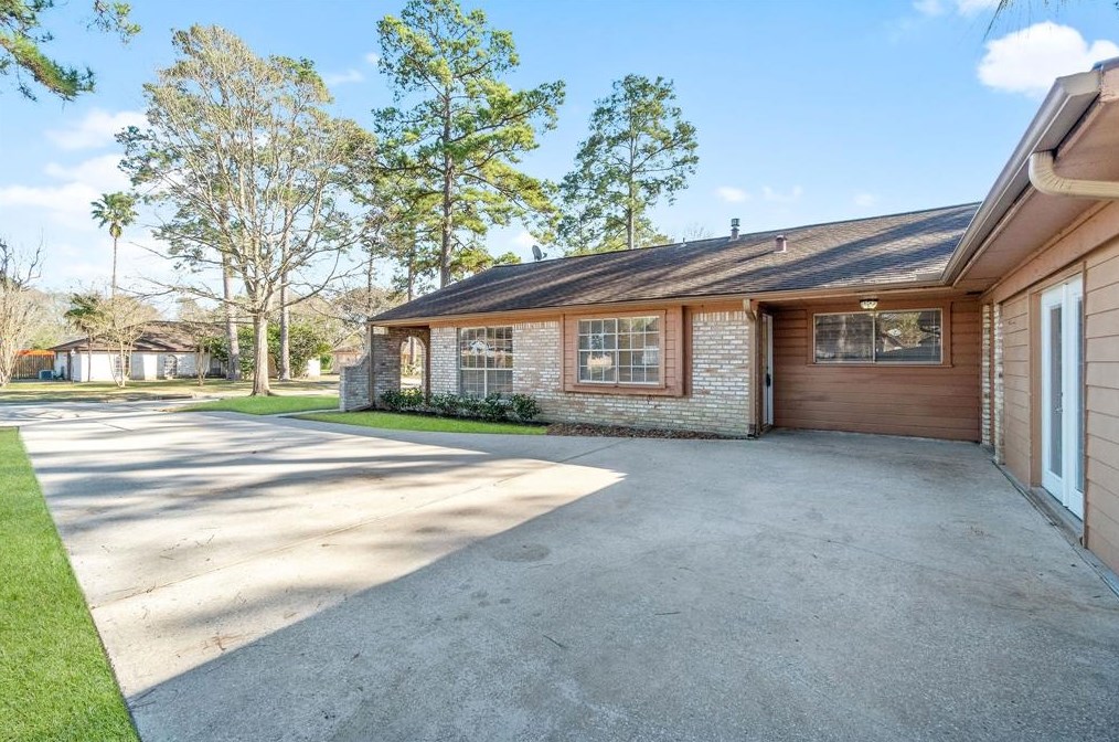29031 Elmwood Dr, Spring TX  77381-1024 exterior